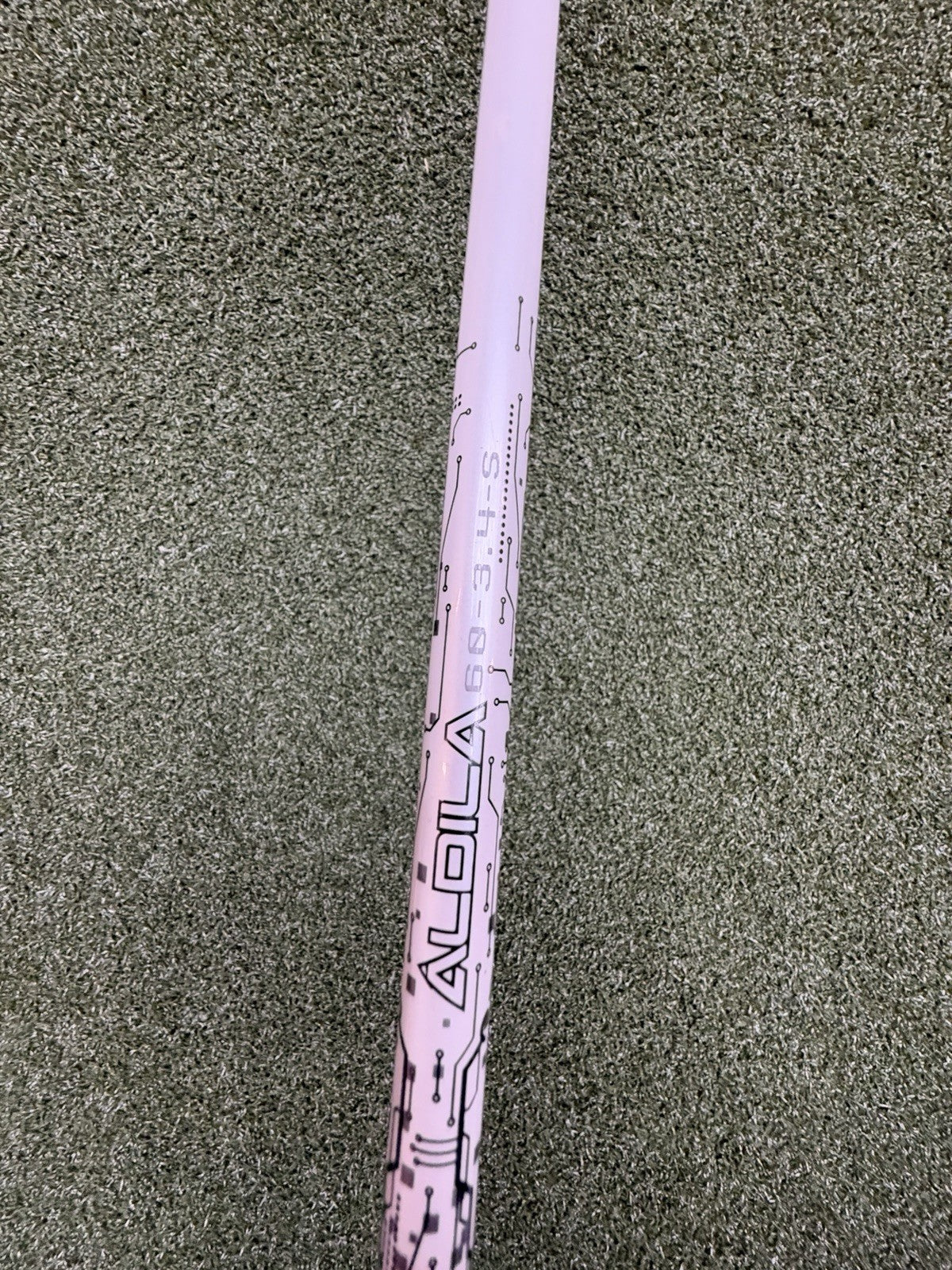 Titleist 915 D3 Driver 9.5 Degrees With Aldila Rogue 110 MSI 60-3.4 Stiff Shaft 