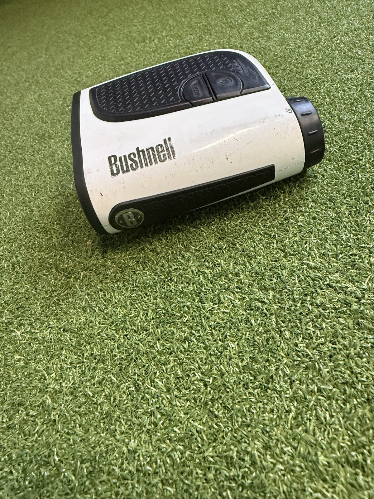 Bushnell Medalist PinSeeker Golf Rangefinder
