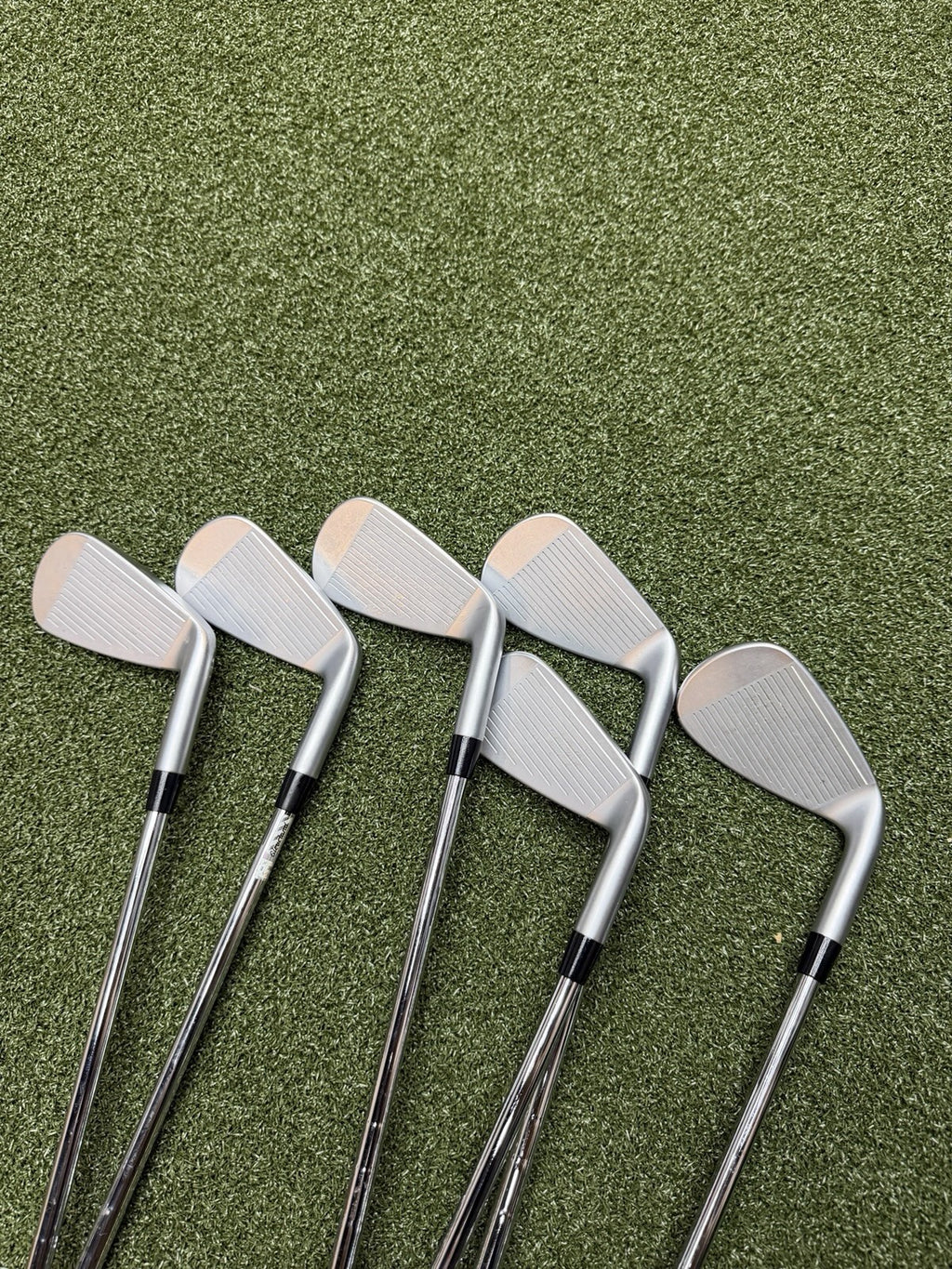 Cleveland Zipcore Xl Iron Set 5-Pw Regular Kbs Tour Lite  Left Hand Lh