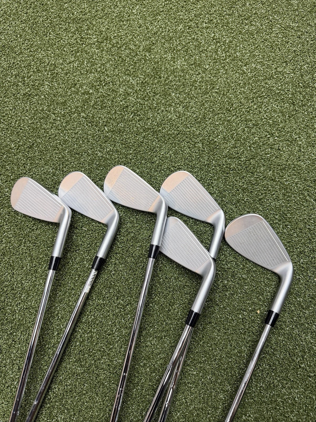 Cleveland Zipcore Xl Iron Set 5-Pw Regular Kbs Tour Lite  Left Hand Lh