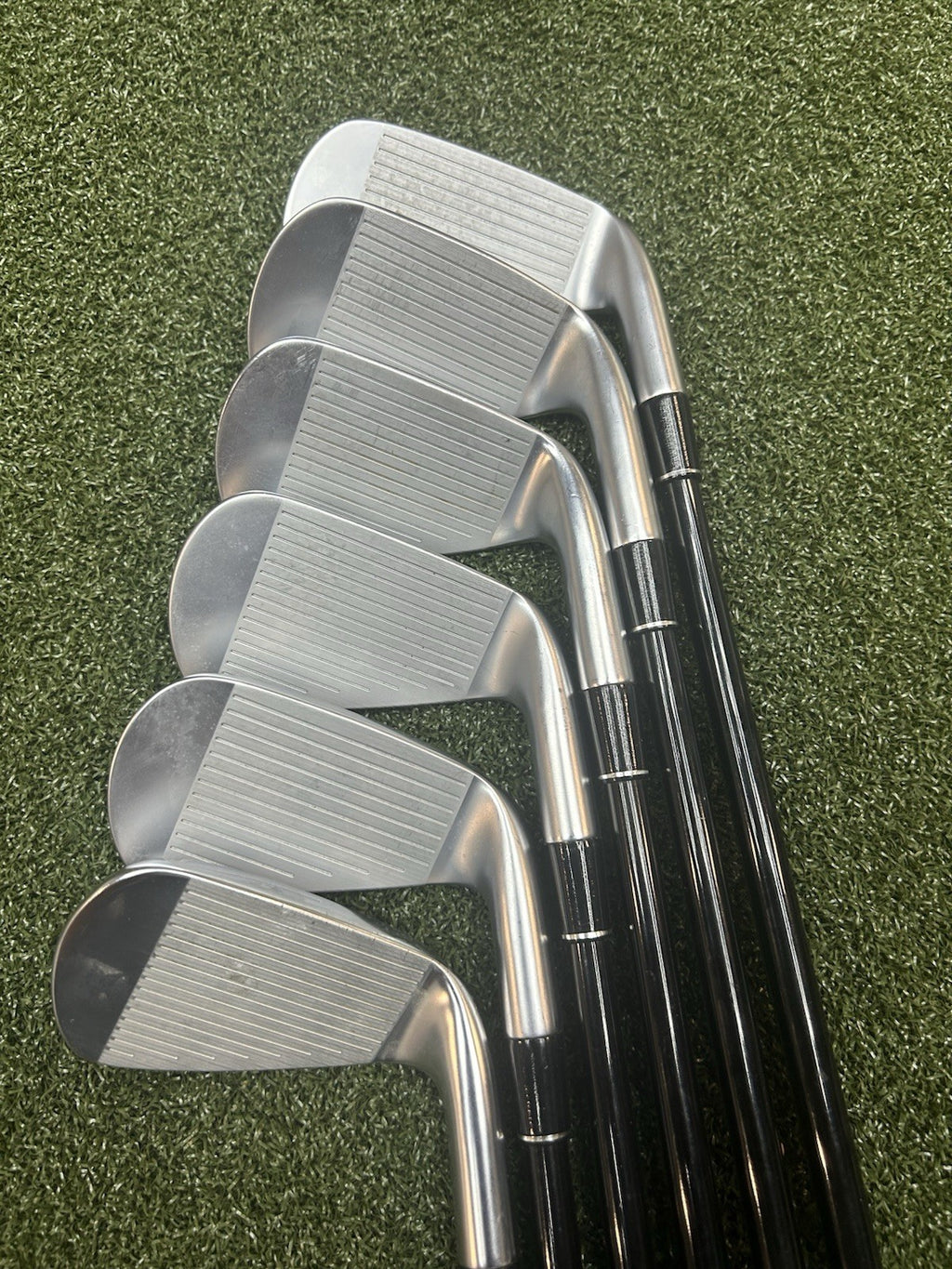 Left Handed Srixon ZXiR 6-PW,AW Iron Set - Mitsubishi Chemical 105 Stiff Shafts