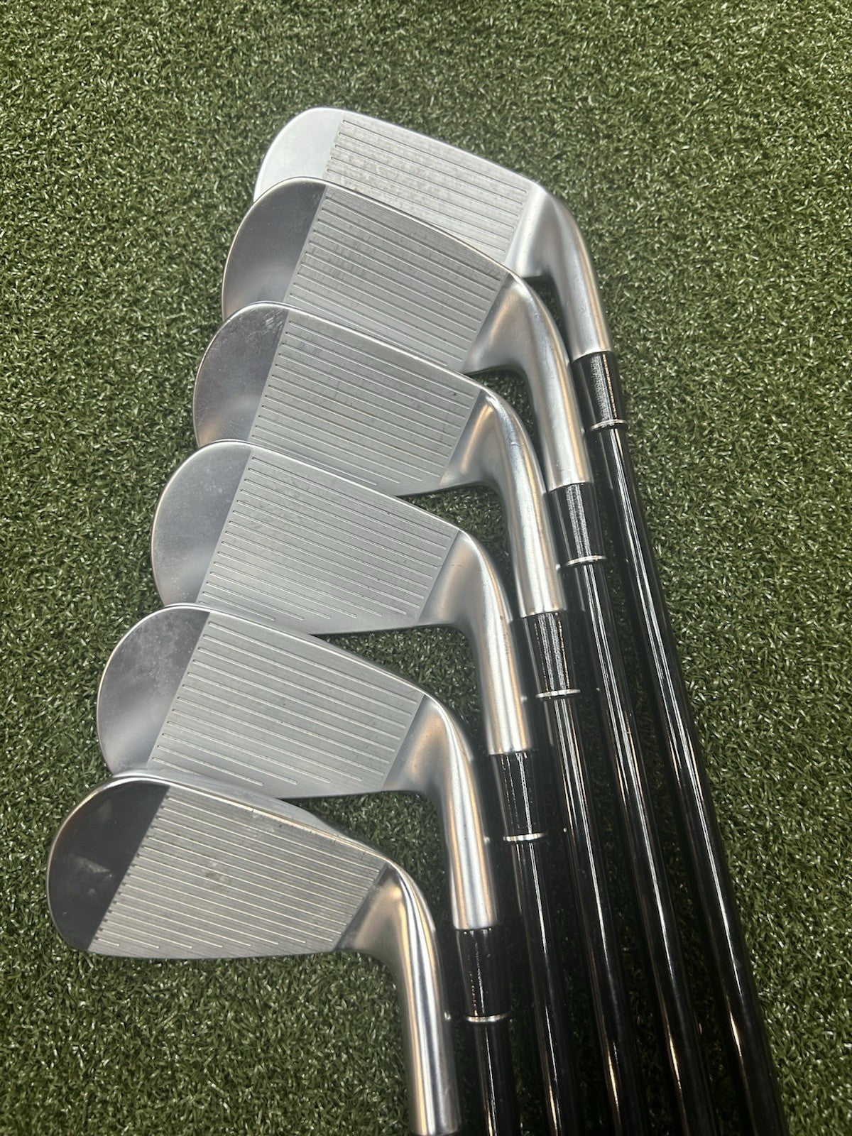 Left Handed Srixon ZXiR 6-PW,AW Iron Set - Mitsubishi Chemical 105 Stiff Shafts