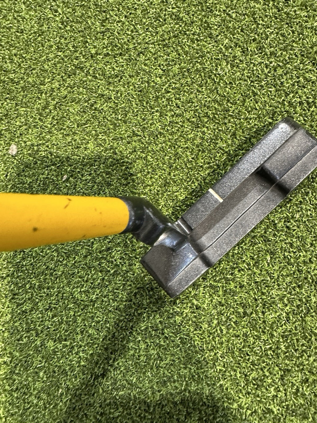 Momentus Golf Putting Training Aid 34” Right Hand