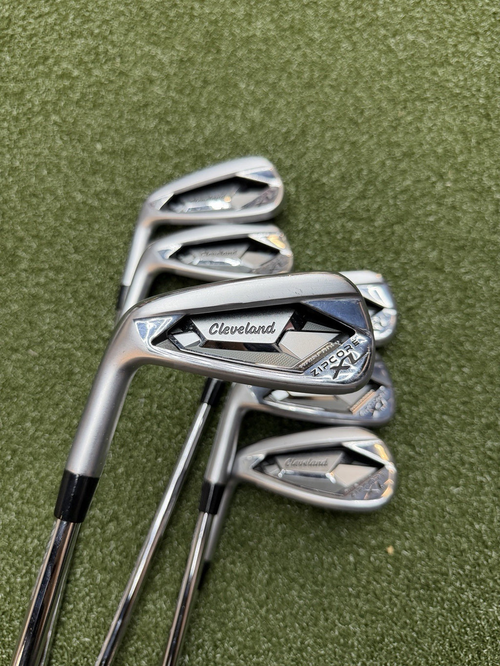 Cleveland Zipcore Xl Iron Set 5-Pw Regular Kbs Tour Lite  Left Hand Lh