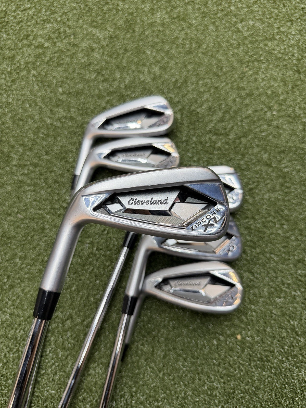 Cleveland Zipcore Xl Iron Set 5-Pw Regular Kbs Tour Lite  Left Hand Lh