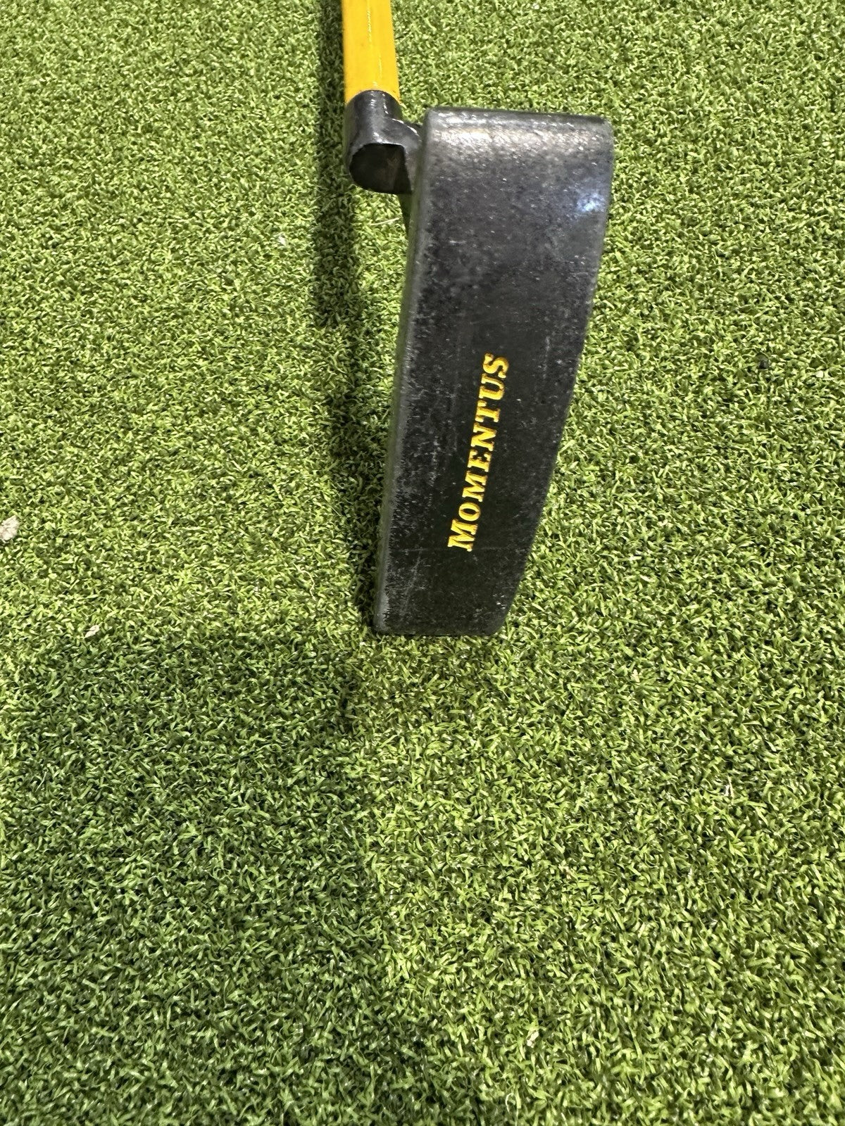 Momentus Golf Putting Training Aid 34” Right Hand