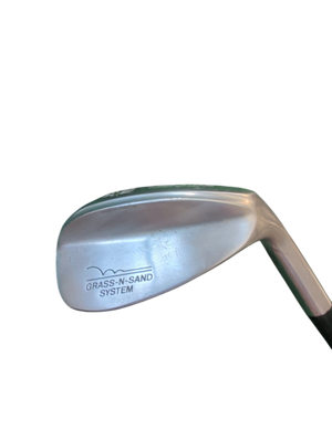 MacGregor Grass-N-Sand System 54° Sand Wedge with Training Grip