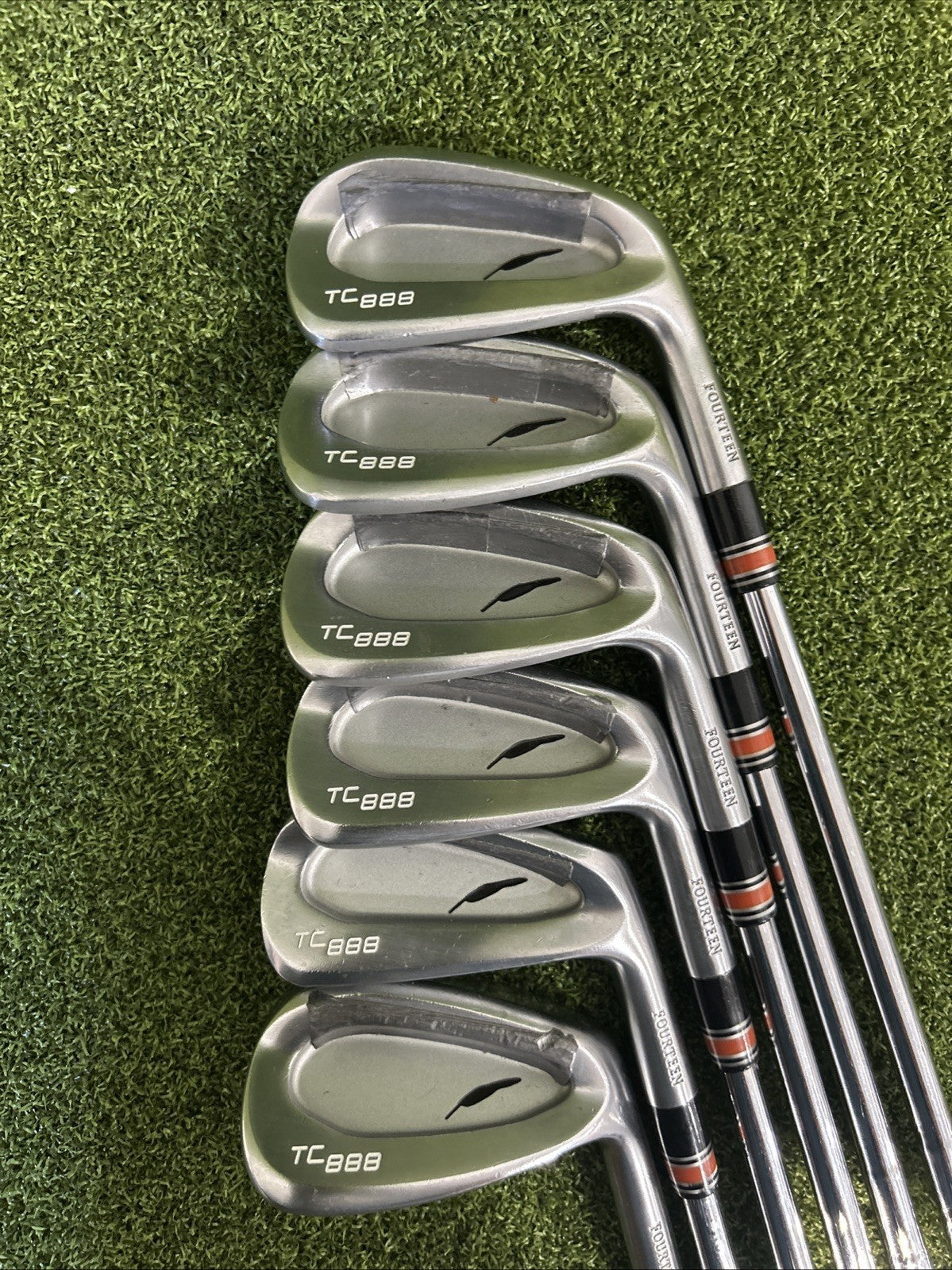 Fourteen Golf TC 888 Iron Set 5-PW KBS Tour 130 X-stiff Shafts Right Hand
