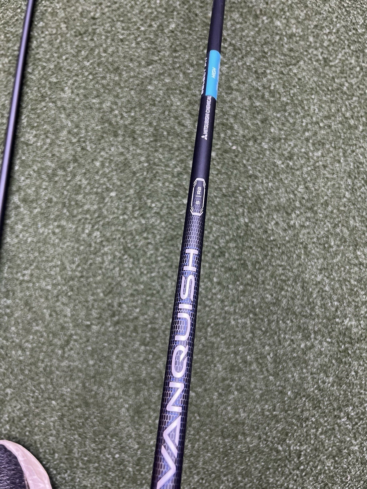 Taylormade Qi35 Max Lite Rescue 4 Hybrid With Vanquish 5 R2 Regular Flex Shaft L