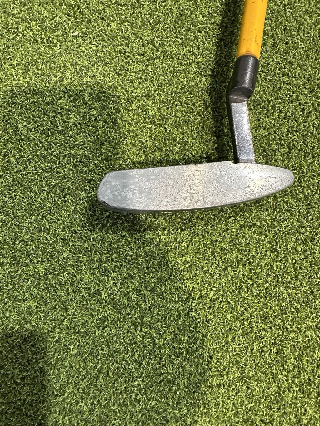 Momentus Golf Putting Training Aid 34” Right Hand