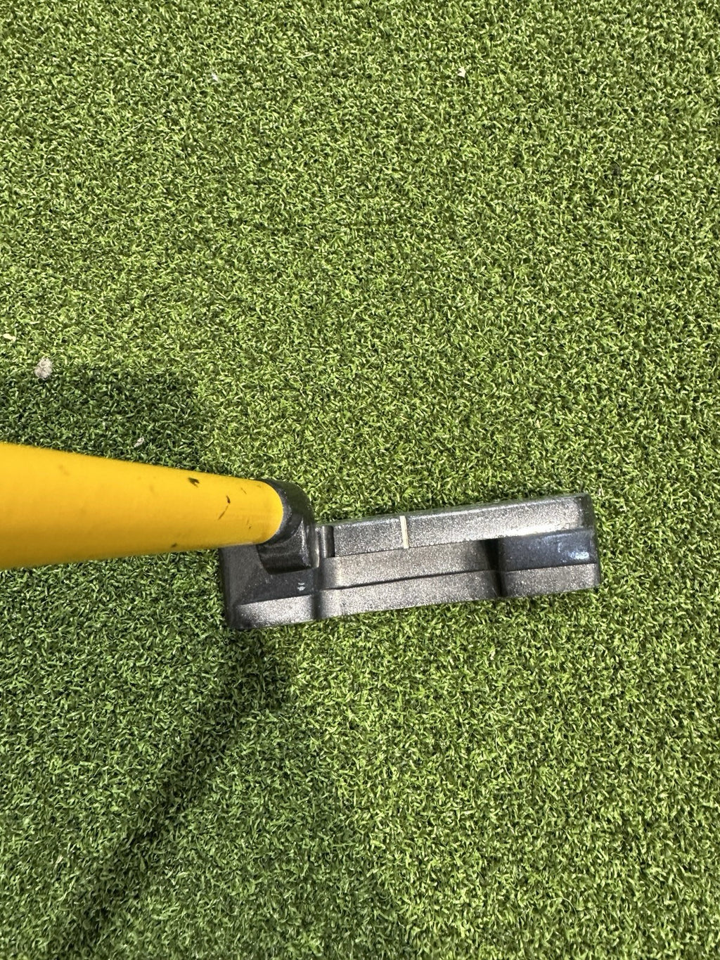 Momentus Golf Putting Training Aid 34” Right Hand