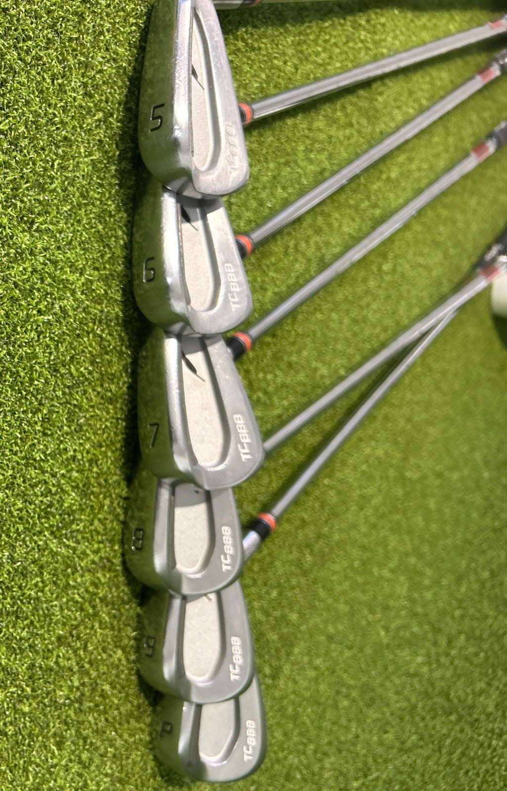 Fourteen Golf TC 888 Iron Set 5-PW KBS Tour 130 X-stiff Shafts Right Hand