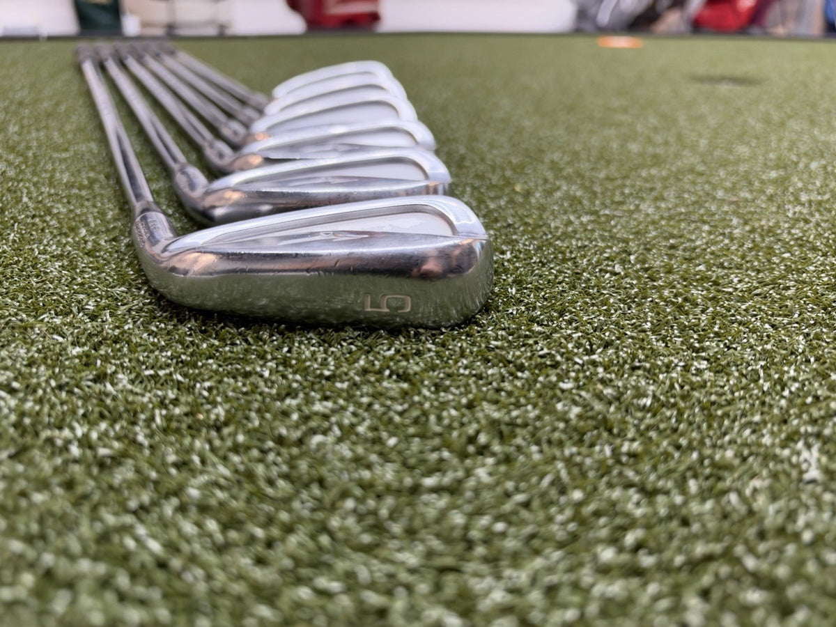 Mizuno 243 Iron Set (5-P) With Dynamic Gold 105 S300 Stiff Shafts