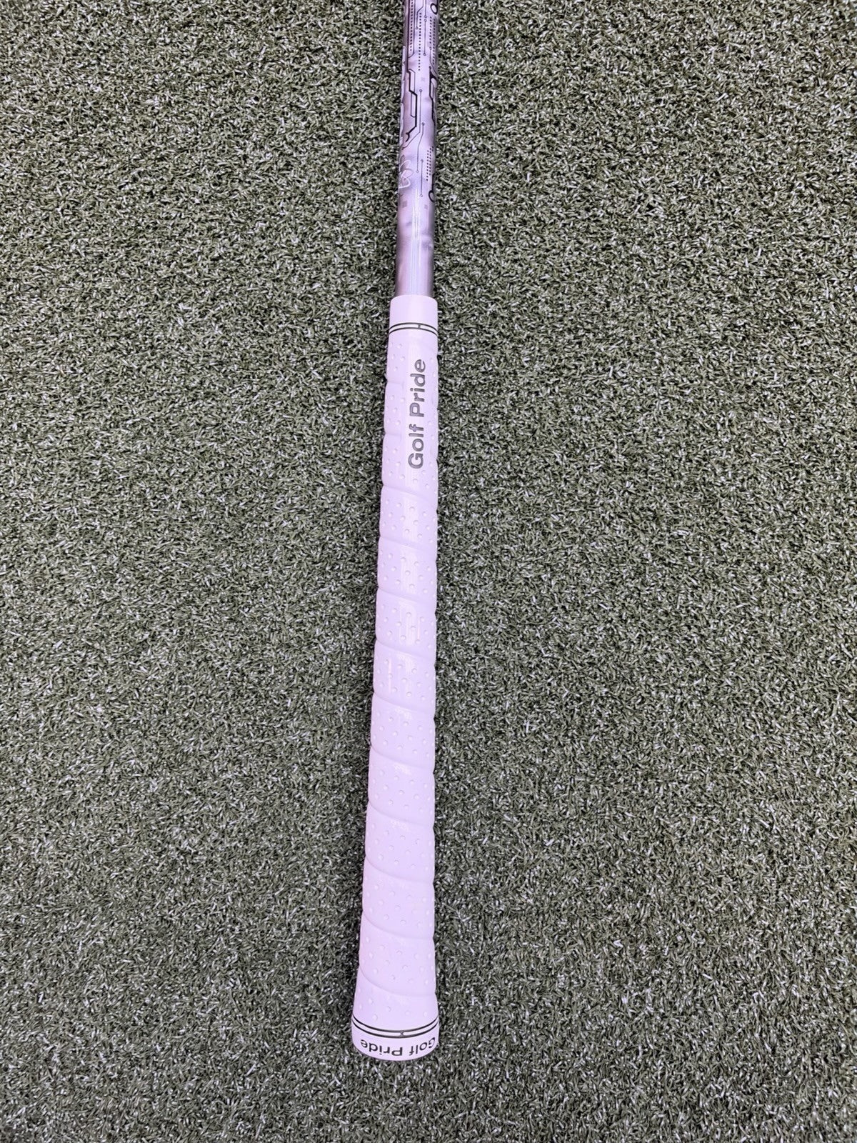 Titleist 915 D3 Driver 9.5 Degrees With Aldila Rogue 110 MSI 60-3.4 Stiff Shaft 