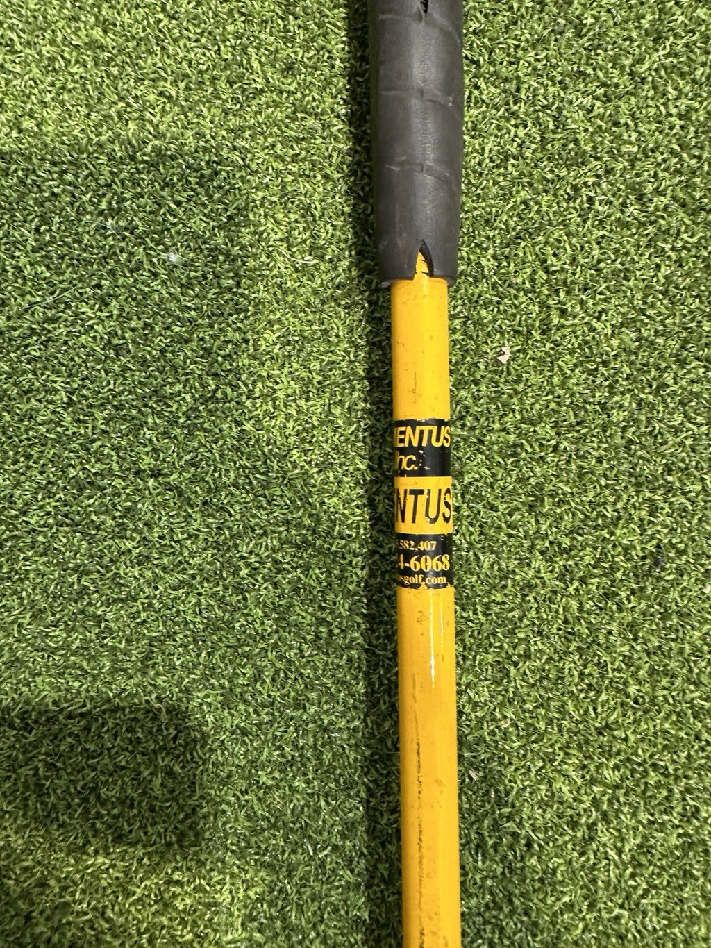 Momentus Golf Putting Training Aid 34” Right Hand
