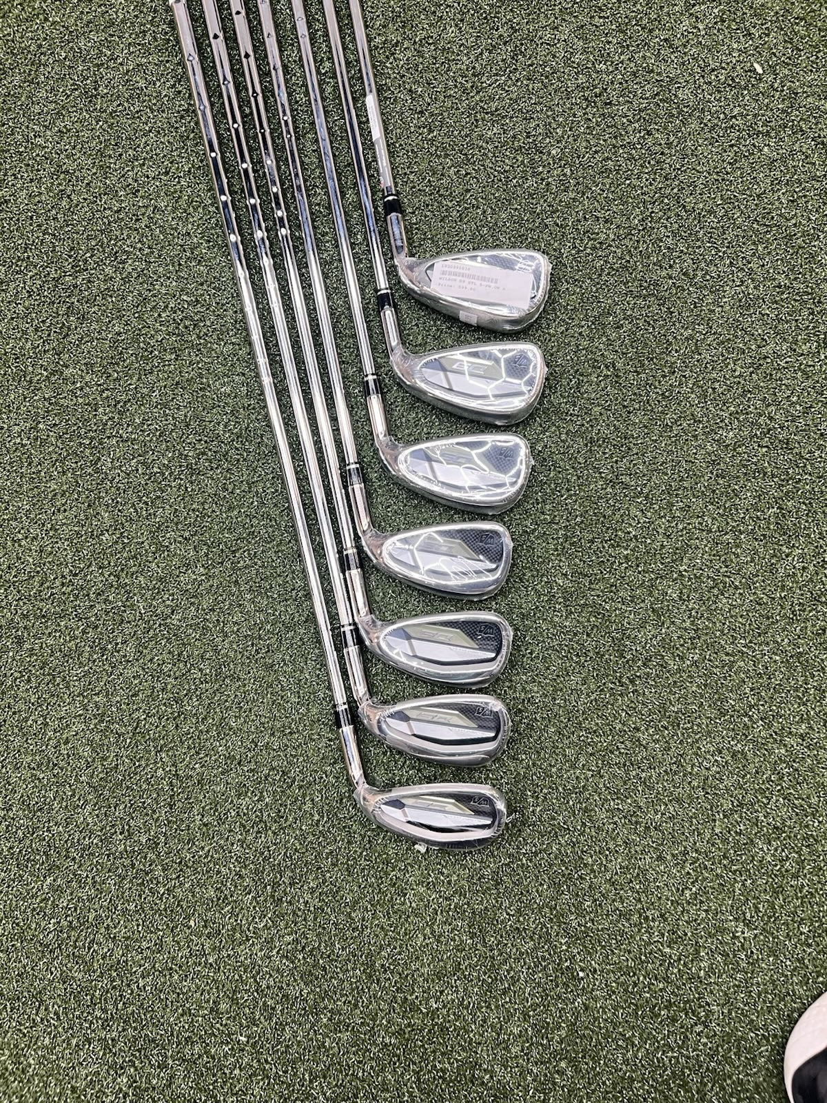 Wilson D9 Iron Set 5-G With KBS Max Ultralite Regular Flex Shafts
