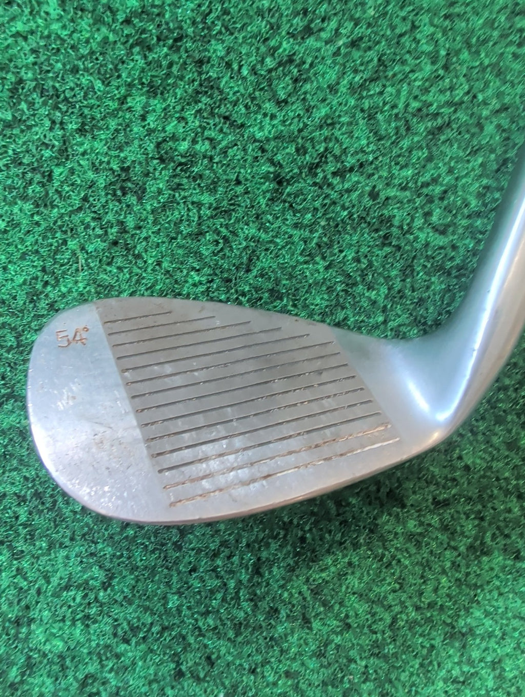MacGregor Grass-N-Sand System 54° Sand Wedge with Training Grip