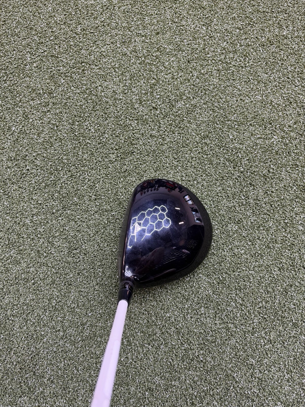 Titleist 915 D3 Driver 9.5 Degrees With Aldila Rogue 110 MSI 60-3.4 Stiff Shaft 