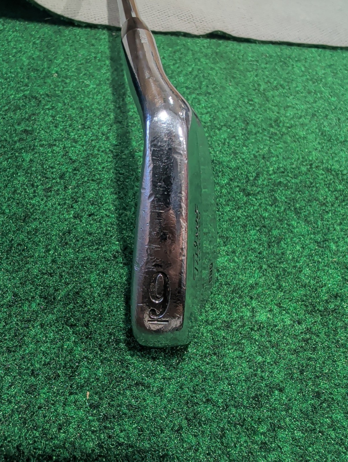 Titleist 680 Forged 9 Iron. Dynamic Gold X-100. Right Handed