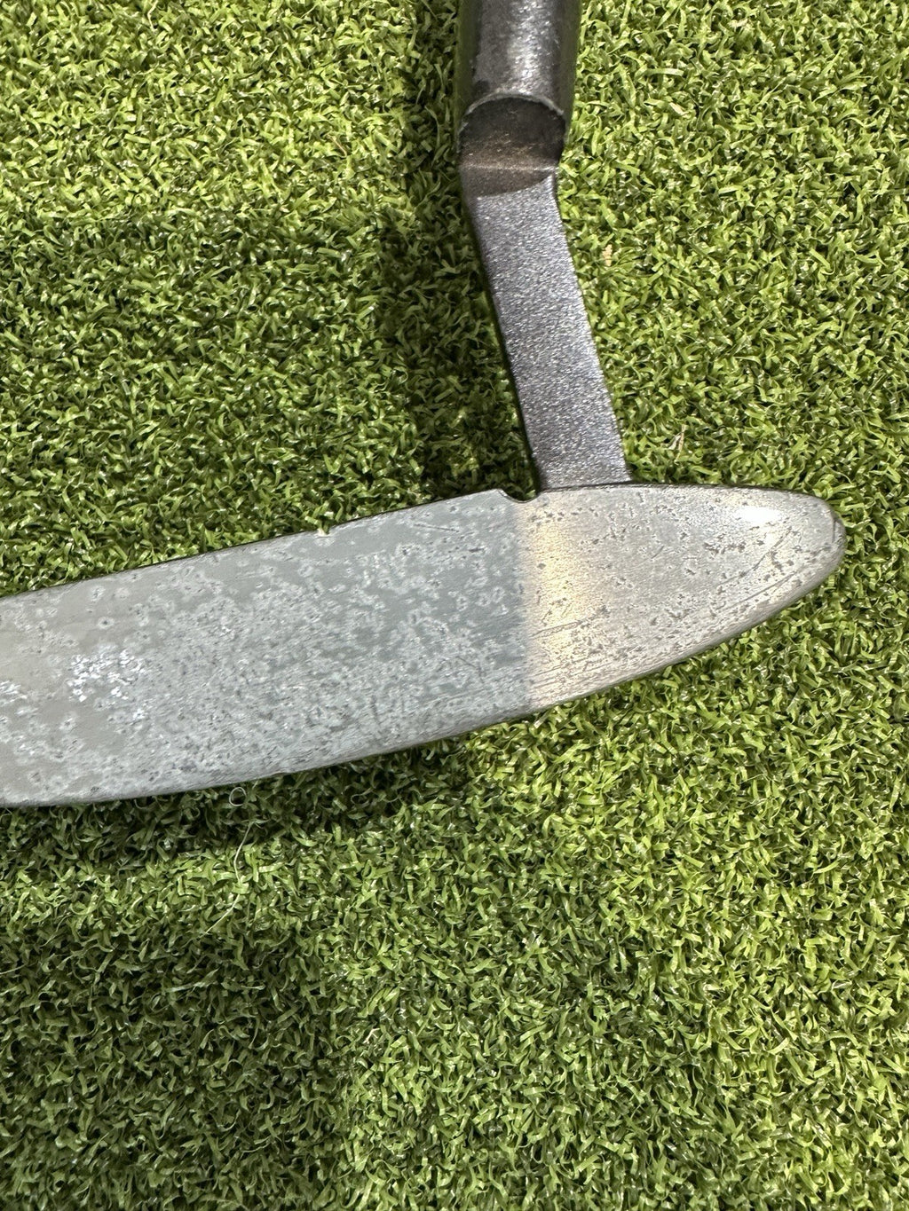 Momentus Golf Putting Training Aid 34” Right Hand