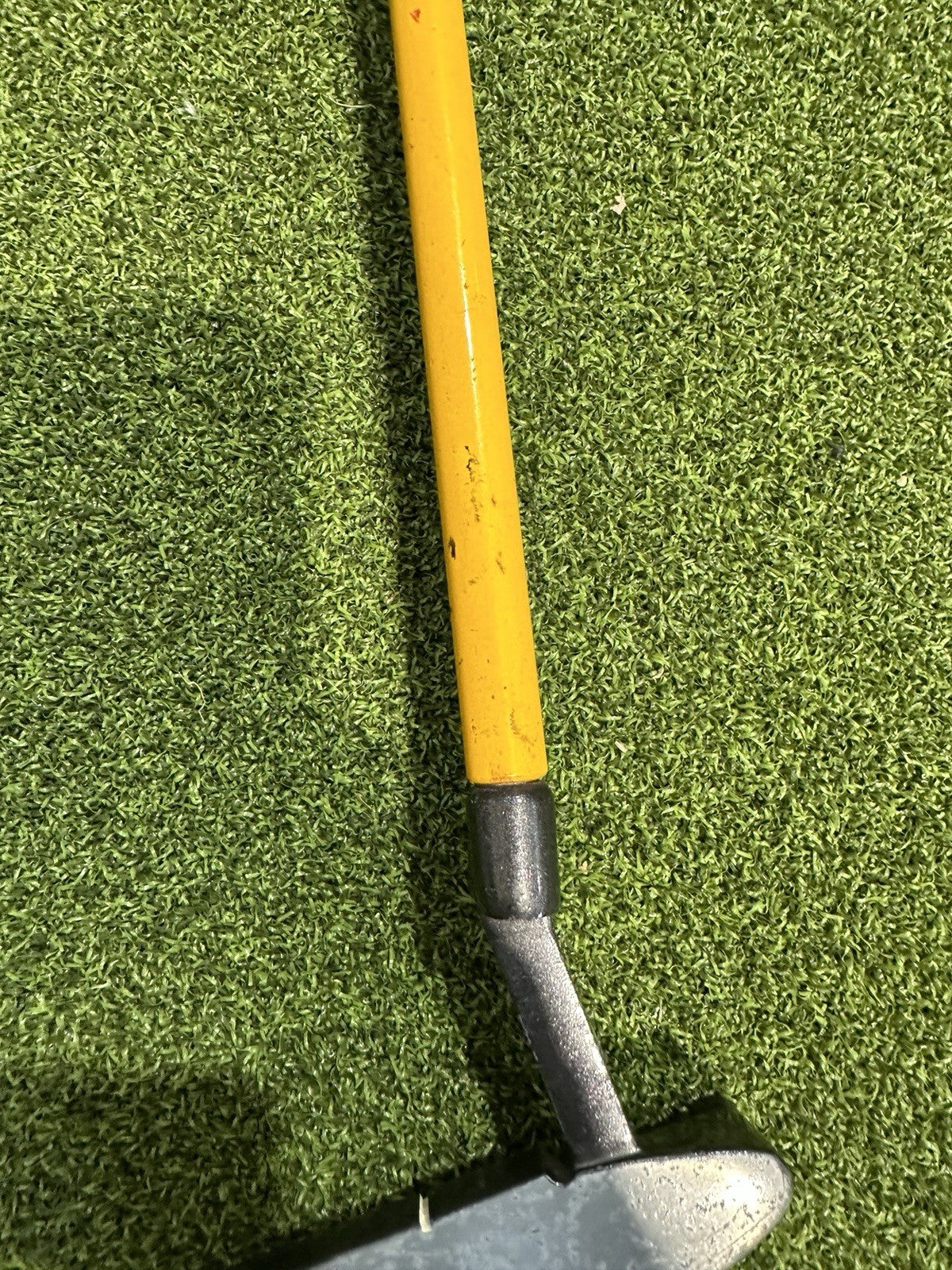 Momentus Golf Putting Training Aid 34” Right Hand