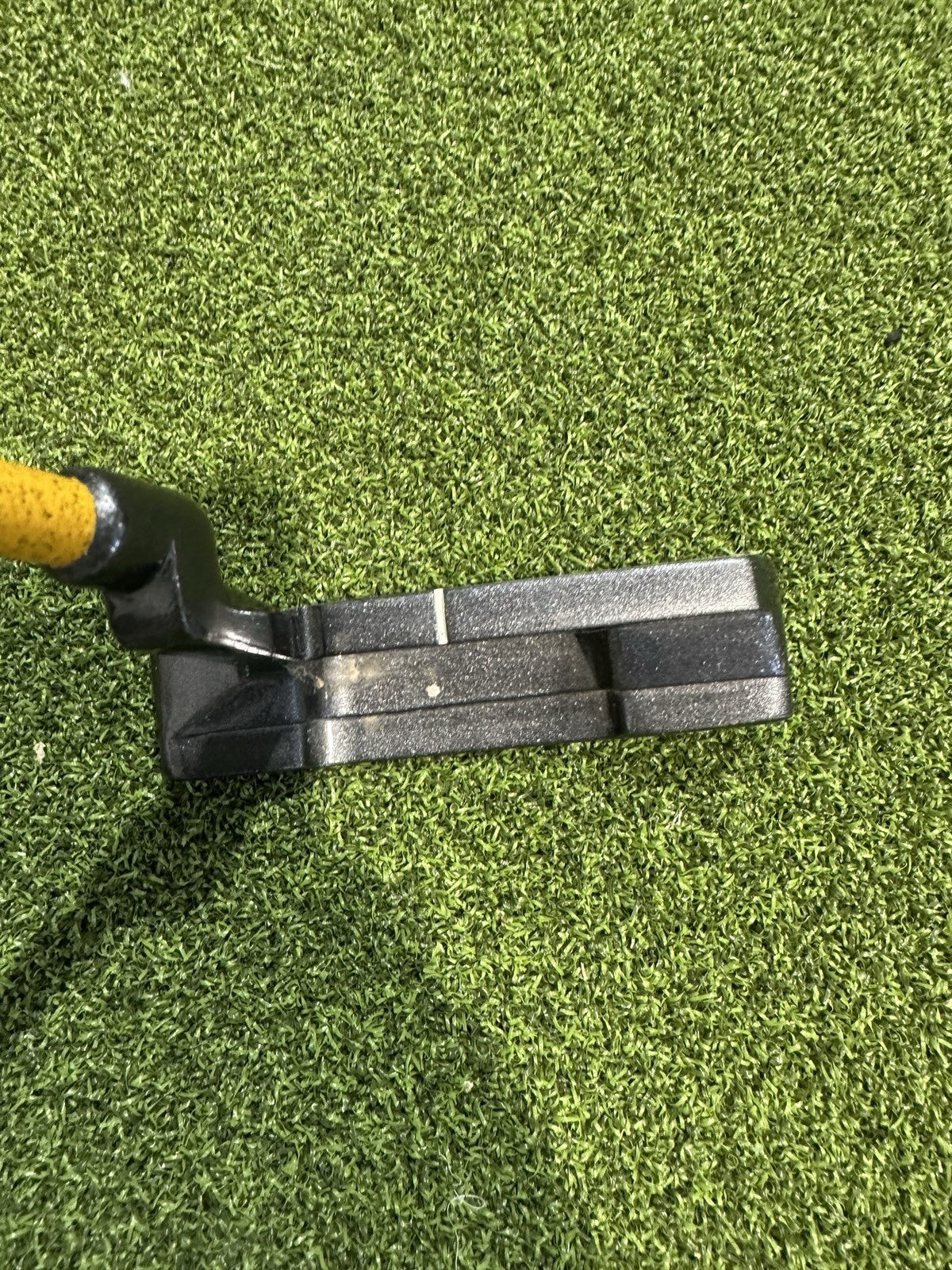 Momentus Golf Putting Training Aid 35” Right Hand 