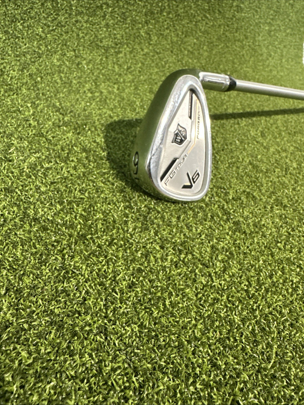 Wilson Staff FG Tour V6 9 Iron Right Hand Xtra Stiff