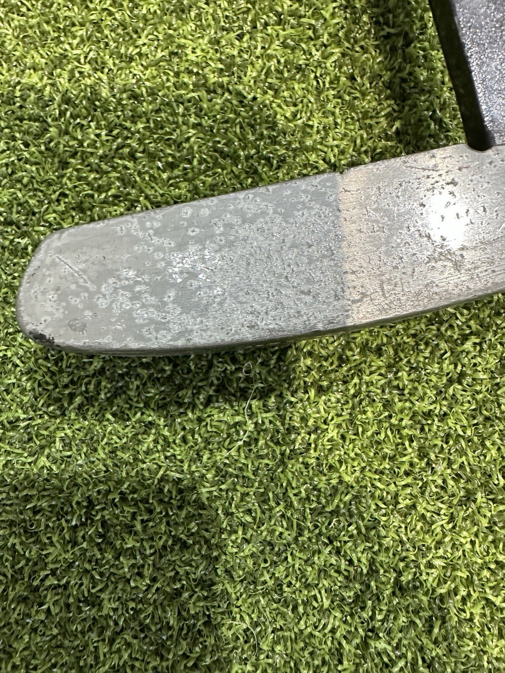 Momentus Golf Putting Training Aid 34” Right Hand