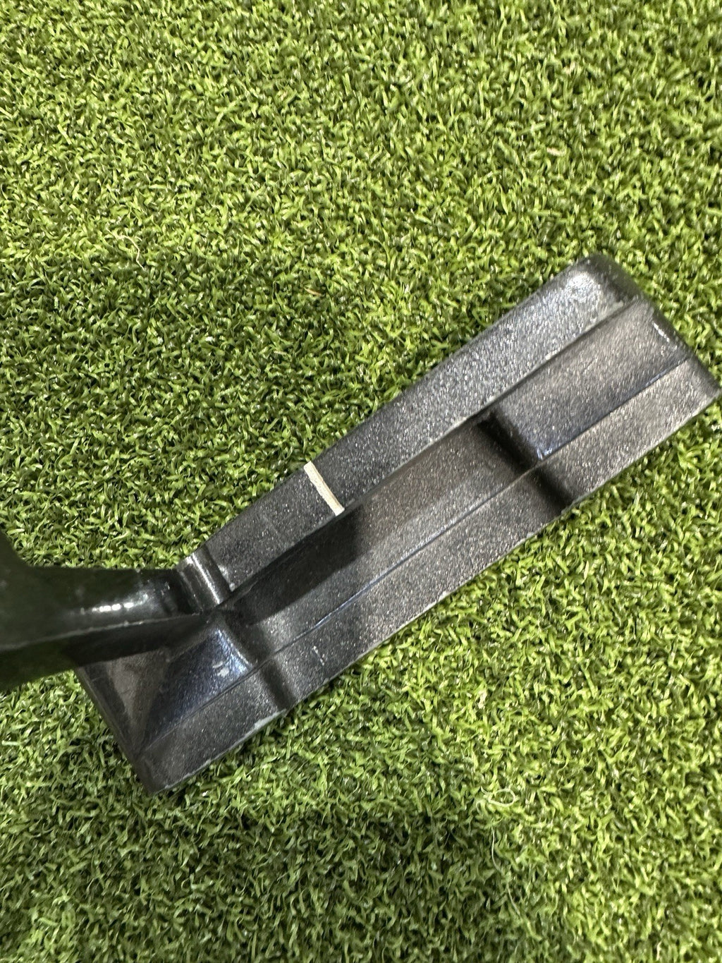 Momentus Golf Putting Training Aid 34” Right Hand