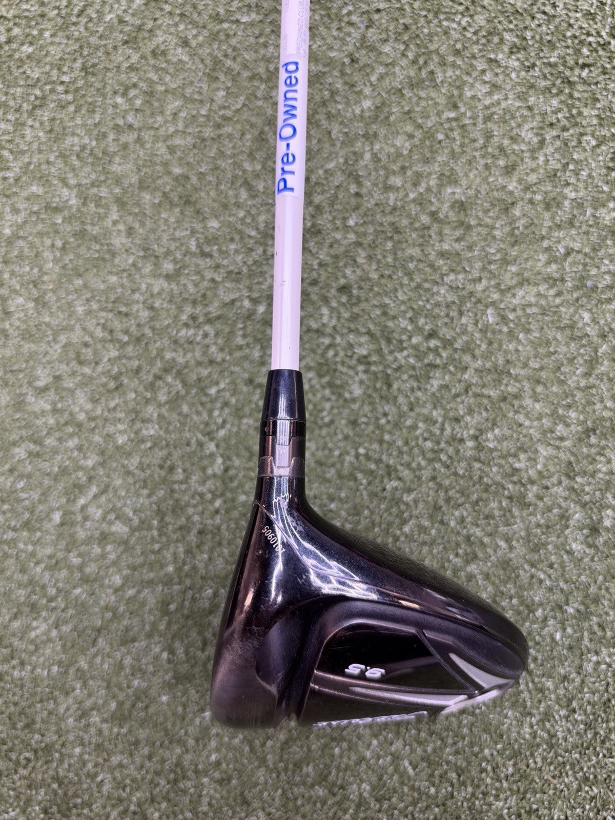 Titleist 915 D3 Driver 9.5 Degrees With Aldila Rogue 110 MSI 60-3.4 Stiff Shaft 